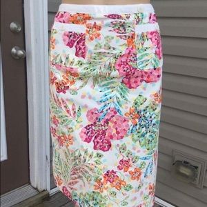 TALBOTS Bright Floral Pattern Skirt Size: 6