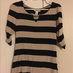 **DELETING SOON** White House Black Market top