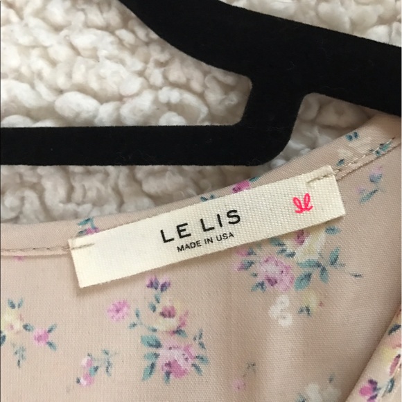 CLEARANCE 🎉HP🎉 5 ⭐️Crochet Beige Floral Romper - Picture 3 of 8