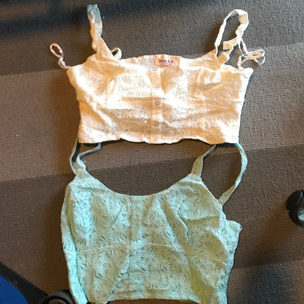 Two crop tops - Picture 1 of 3
