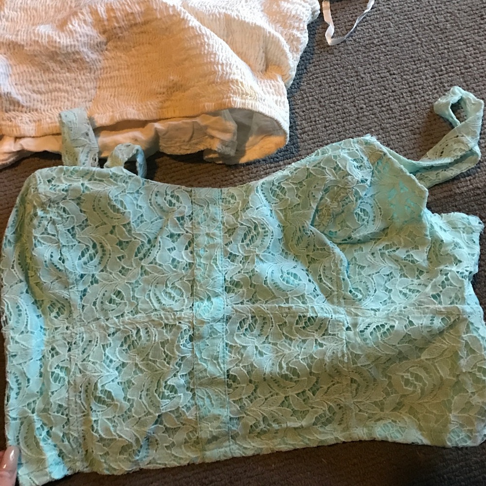 Two crop tops - Picture 3 of 3