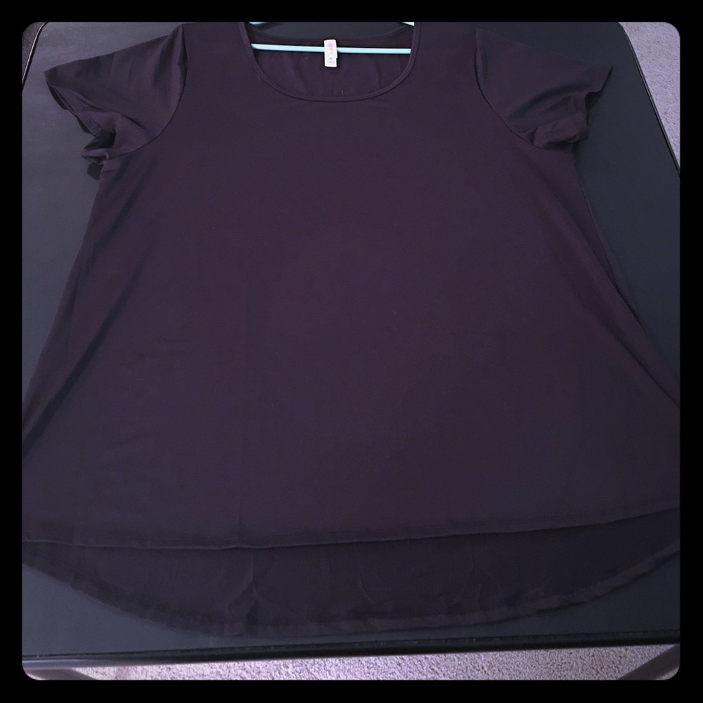 LULAROE BLACK CLASSIC TEE