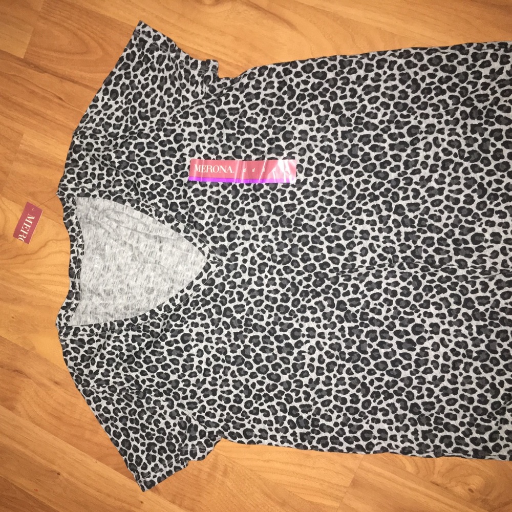 Cheetah/leopard v neck T-shirt