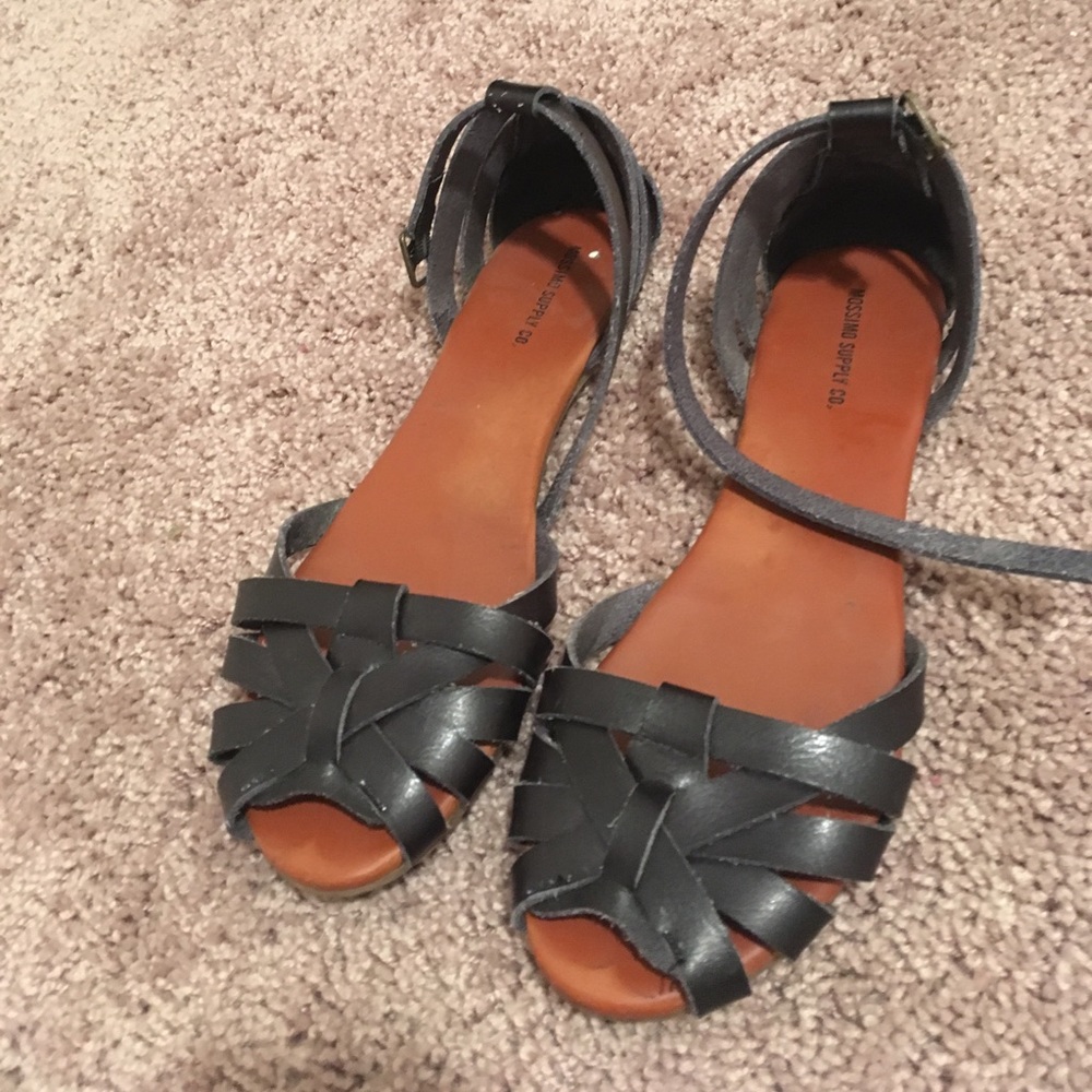 Mossimo Flats.