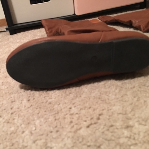 Size 8 Wide Calf Boots - Picture 2 of 2