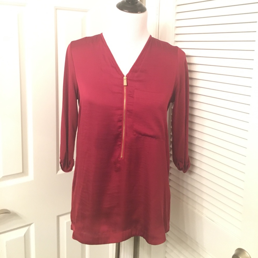 ‼️5/$25‼️Vince Camuto Zipper Top