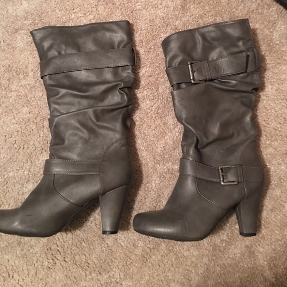 Women's boot with heel - Picture 2 of 3