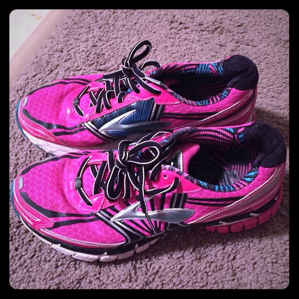 Size 8 Brook's running shoes! EUC!!!