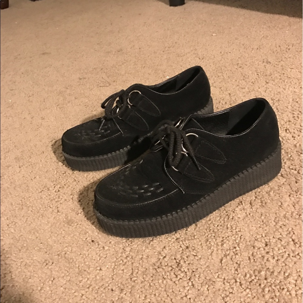 Black creepers