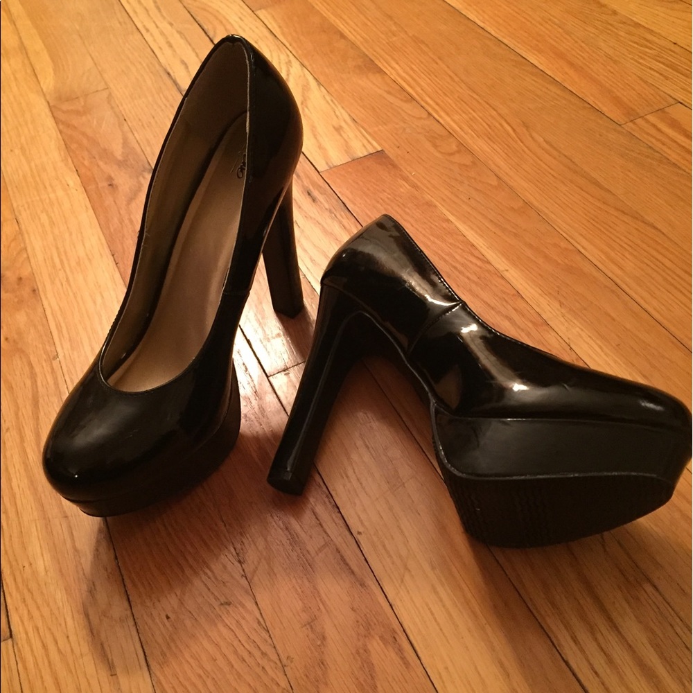 Black 5 in. heels with 1 in. platform size 8 1/2