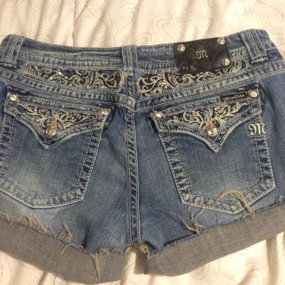~*Miss Me cut off shorts size 32 easy fit*~