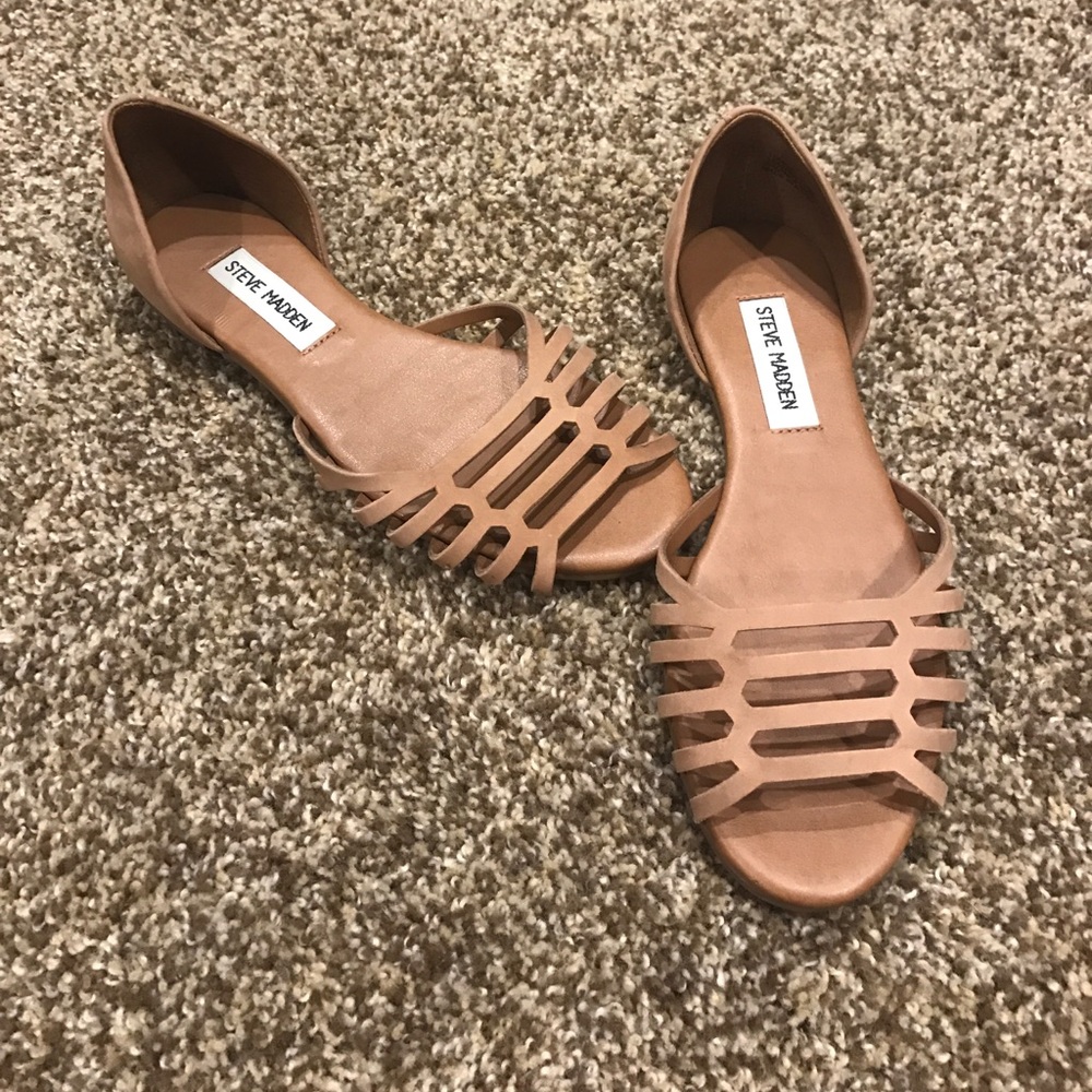 Steve Madden flats/sandals