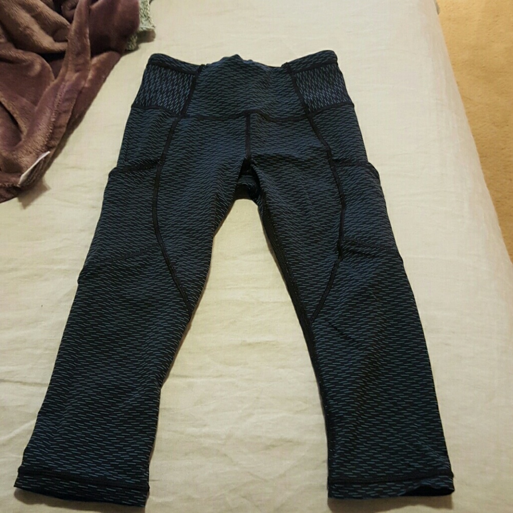 Lulu lemon Outrun 17" crop leggings