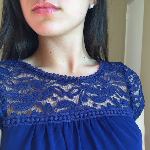 Blue Illusion Lace Neckline Shift Dress - Picture 3 of 7