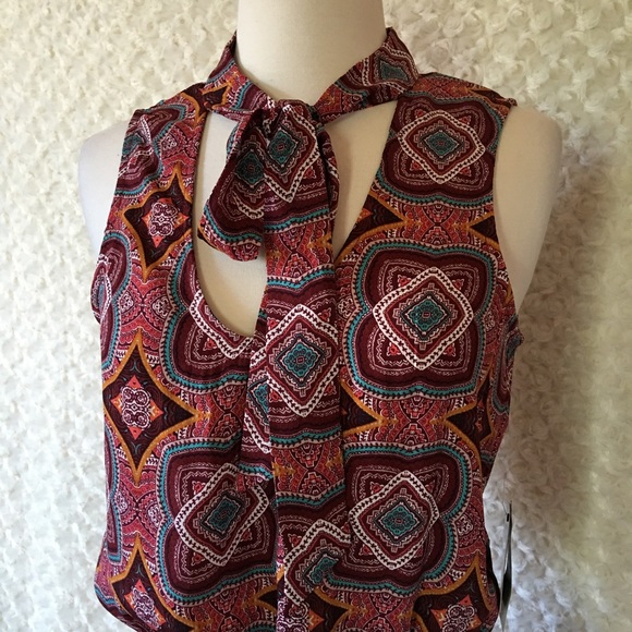 Floral Crochet-Trim Tie-Front Romper - Picture 2 of 6