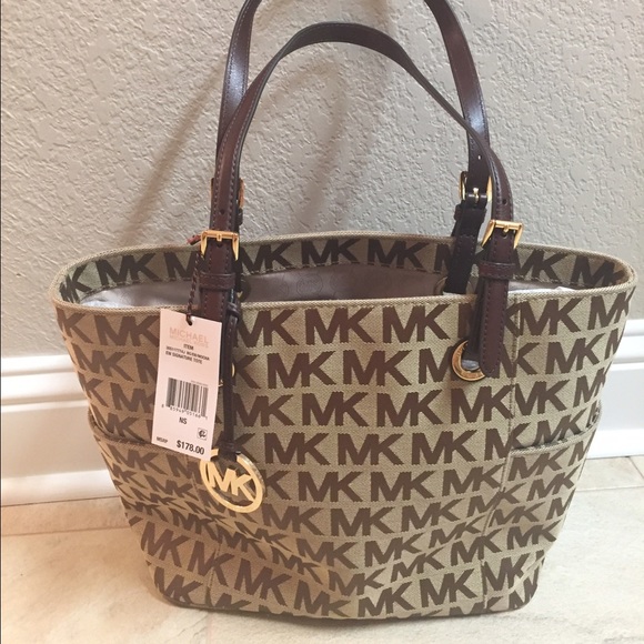 SOLD. Michael Kors Signature Tote - Picture 1 of 3