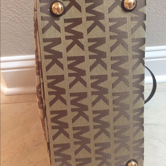SOLD. Michael Kors Signature Tote - Picture 2 of 3