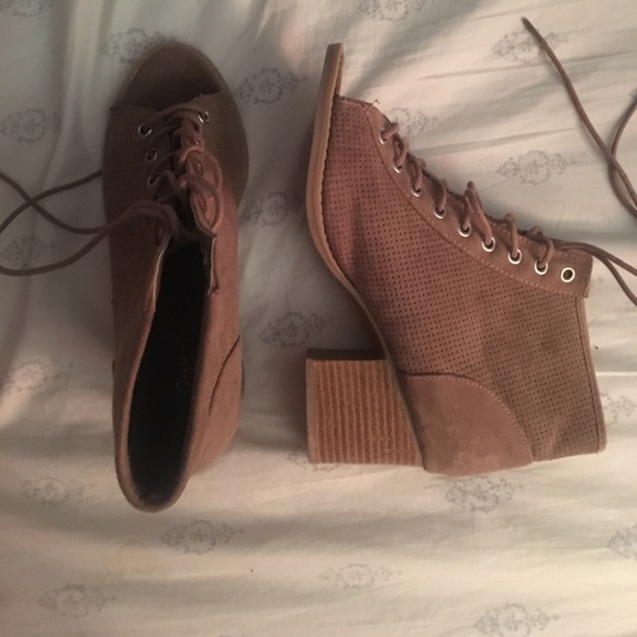 Super Cute Tan Heels Booties - Picture 1 of 2