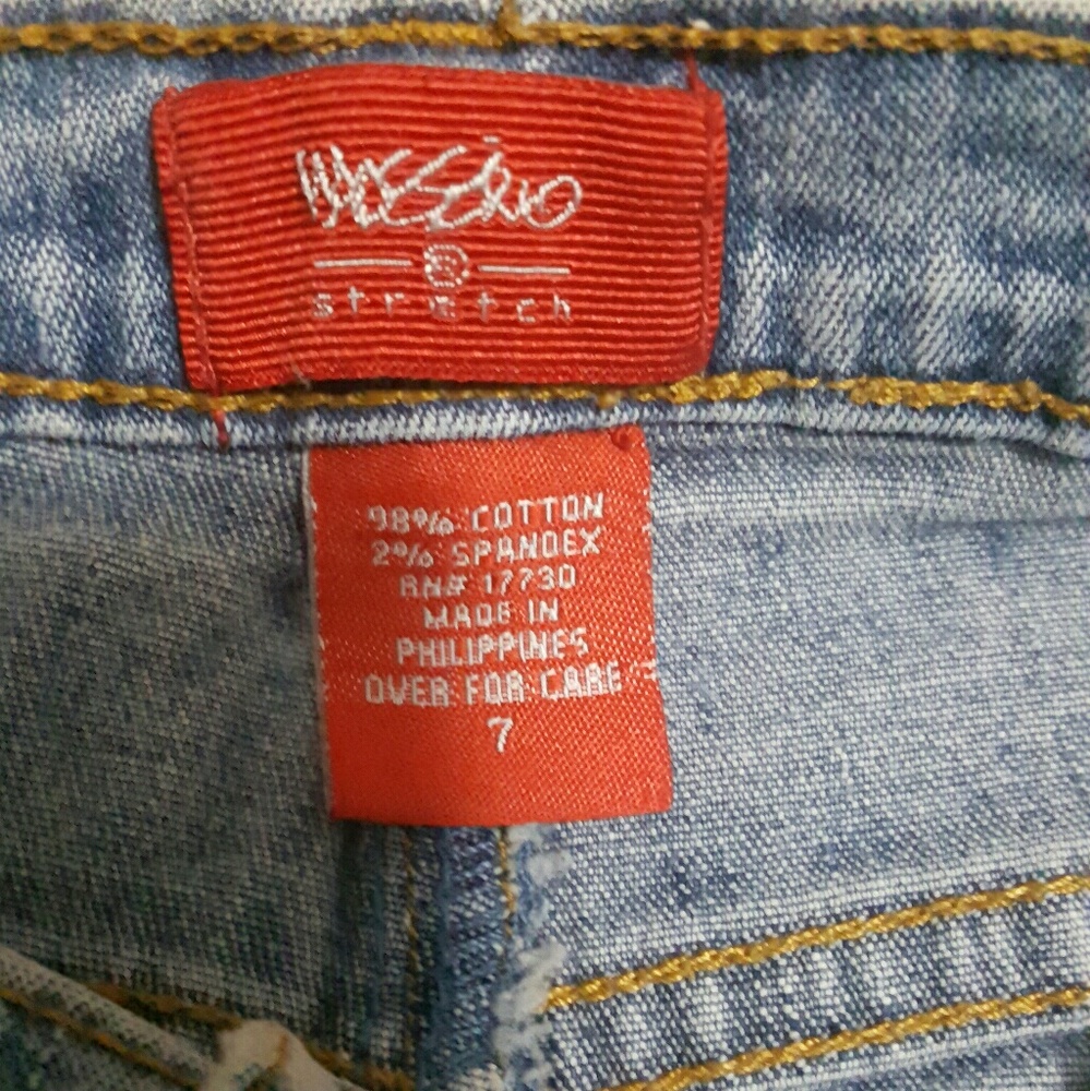 Levi Mini skirt - Picture 3 of 3