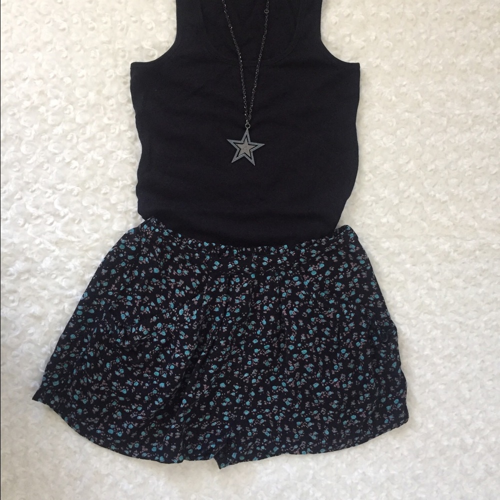 Angie Women Flora Rayon Front Pockets Shorts Small