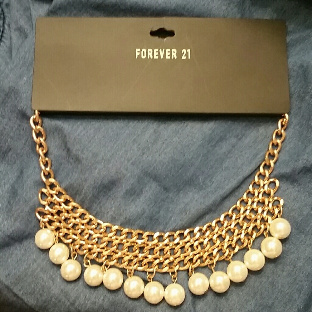 NWT Forever 21 Pearl and gold necklace