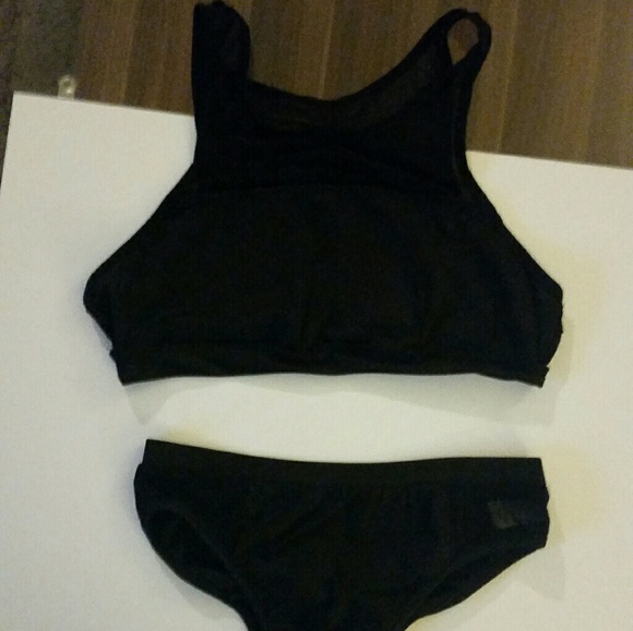 Black bikini - Picture 4 of 5