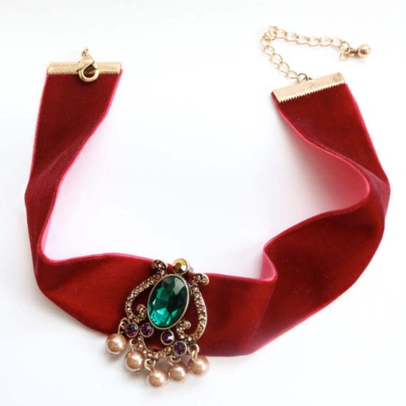 Burgundy velvet choker. - Picture 2 of 4
