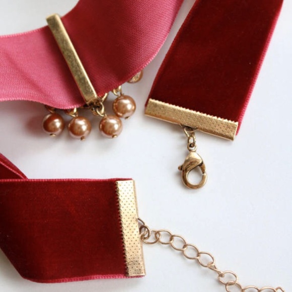 Burgundy velvet choker. - Picture 4 of 4