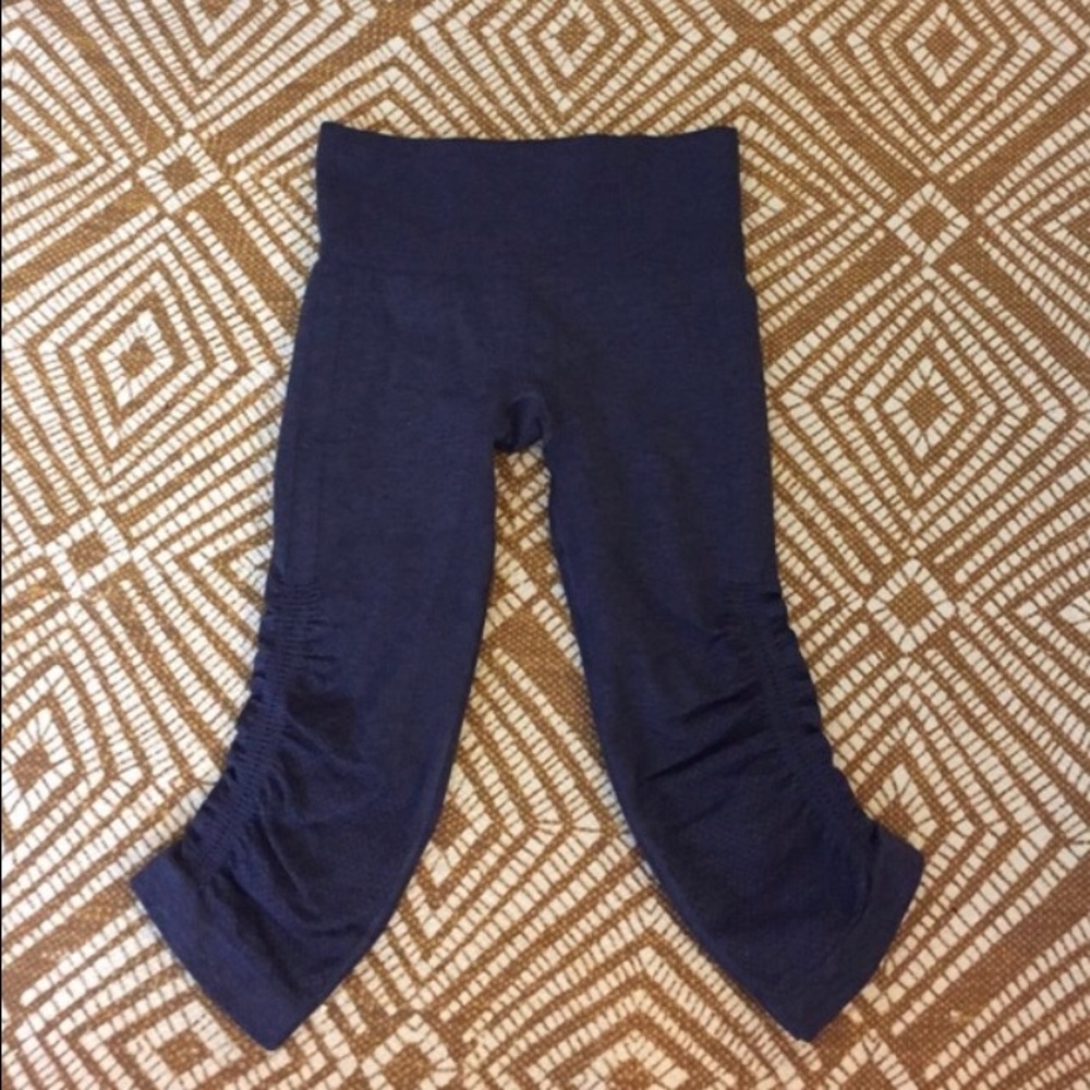 Lululemon in the flow crop leggings