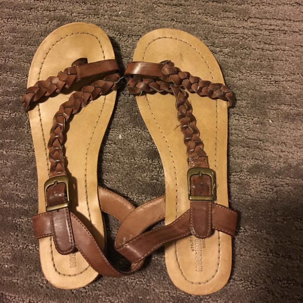 Leather braided sandal