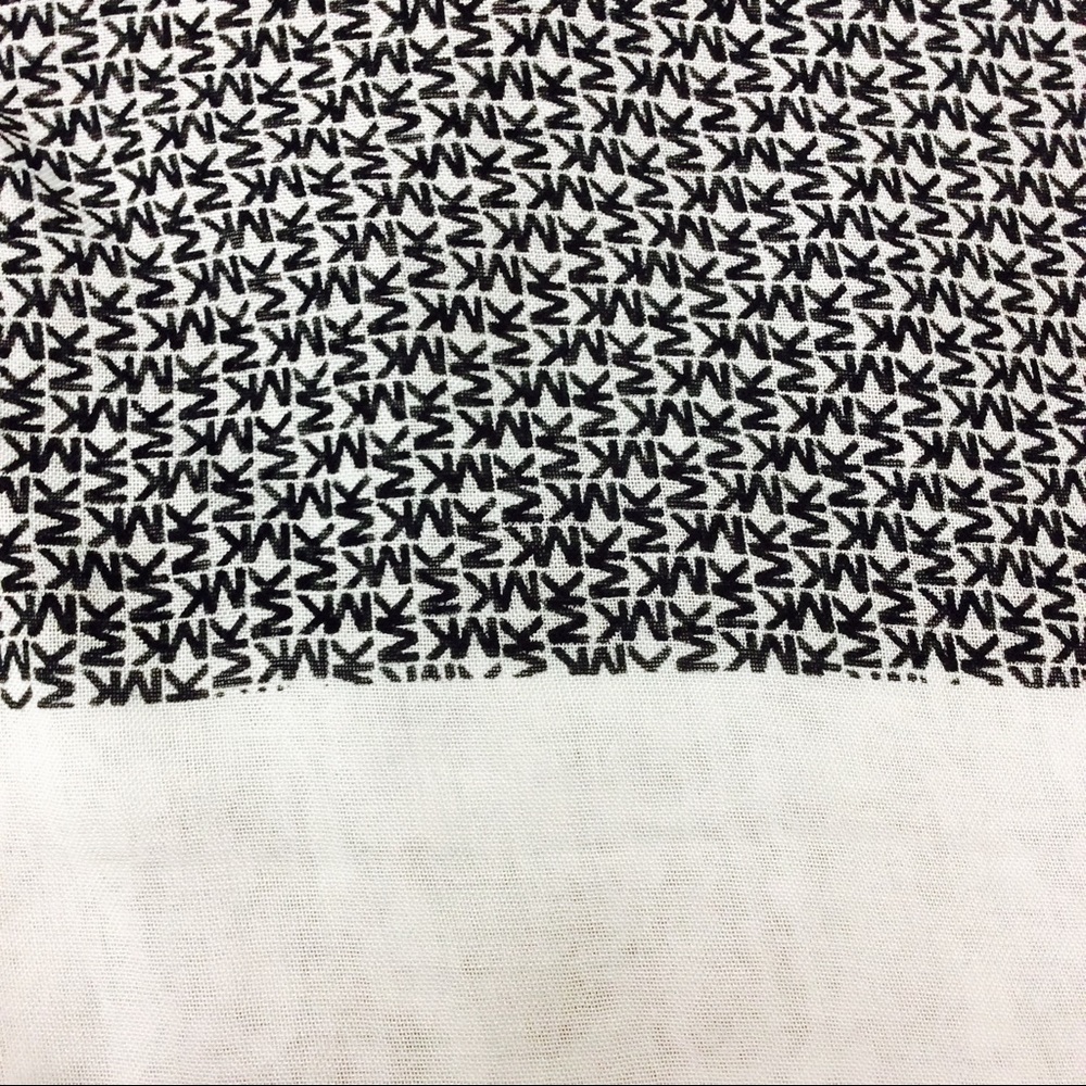 ❤️NWT Michael Kors Logo Black & White Scarf - Picture 4 of 5