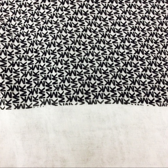 ❤️NWT Michael Kors Logo Black & White Scarf - Picture 4 of 5