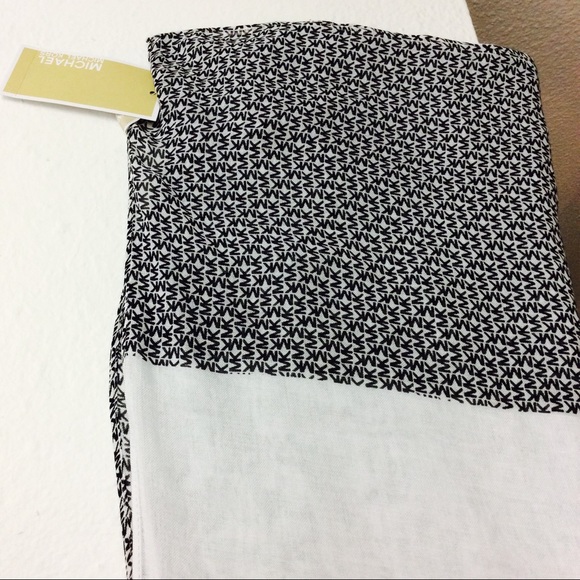 ❤️NWT Michael Kors Logo Black & White Scarf - Picture 3 of 5