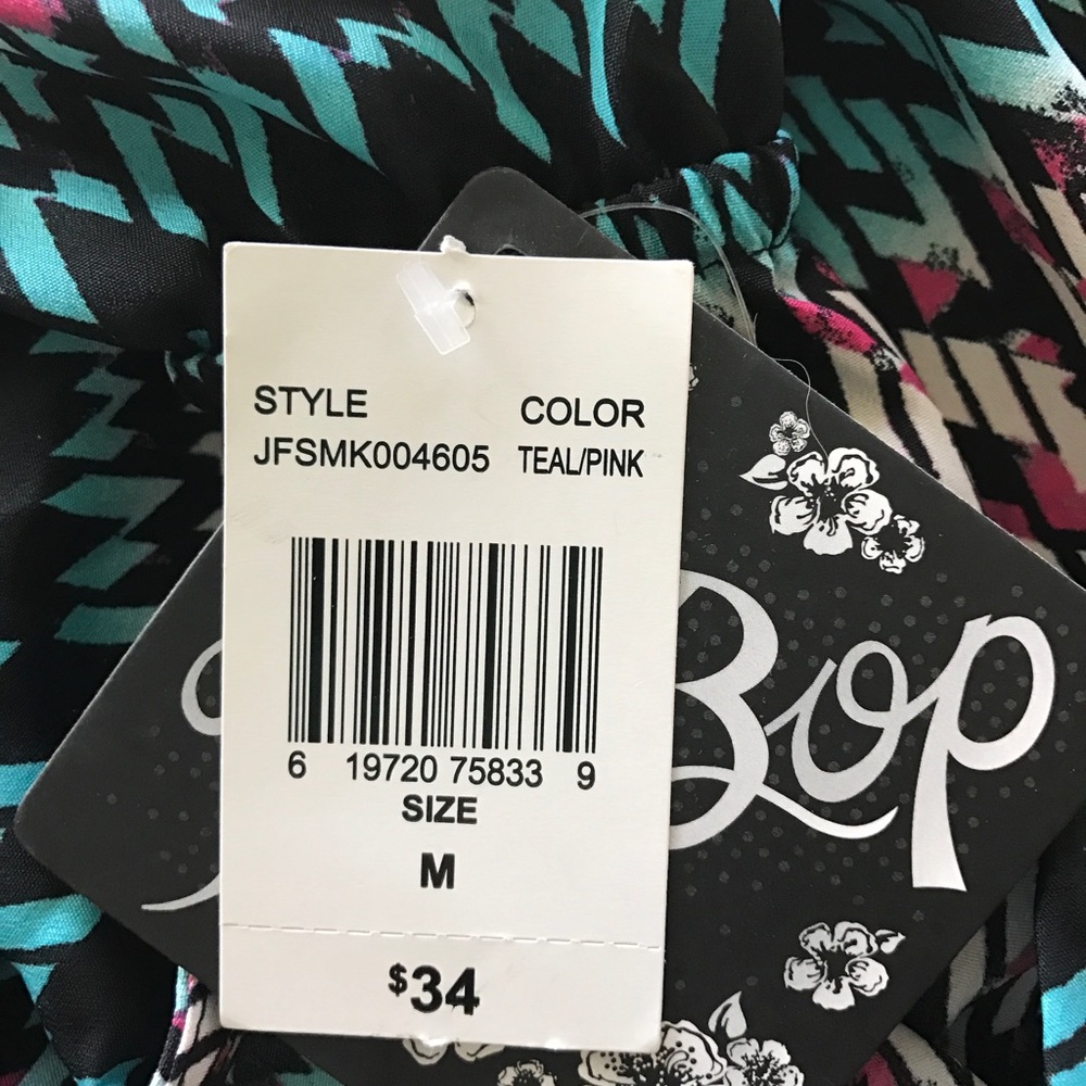 NWT Junior's Geo Printed Sleeveless Romper - Picture 6 of 7