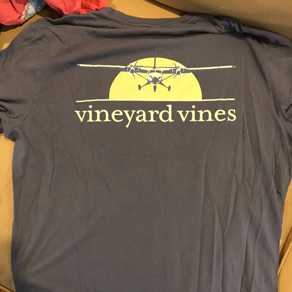 Blue vineyard vines men t shirt size medium!