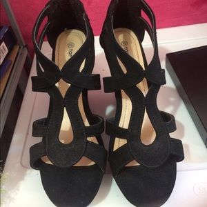 NEEDS A NEW HOME💜Black top moda wedge🖤