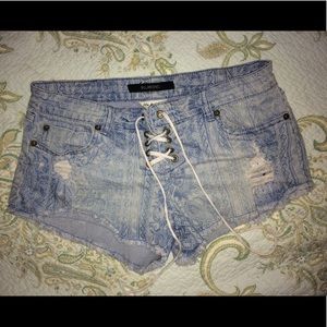Billabong lite hearted💘 Jean shorts sz 28