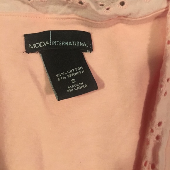 Pink tank with built in bra - Picture 2 of 3