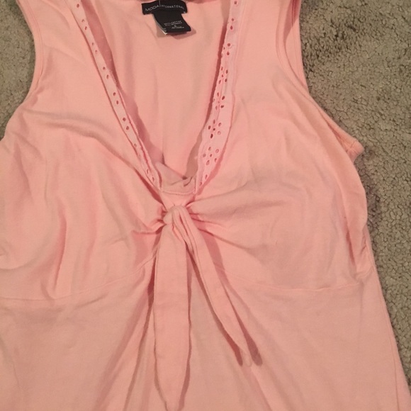 Pink tank with built in bra - Picture 3 of 3