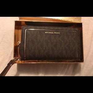 Michael kors wallet/wristlet