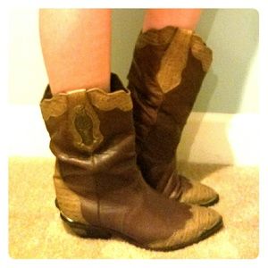 Zodiac Boots with amazing details. Size 8
