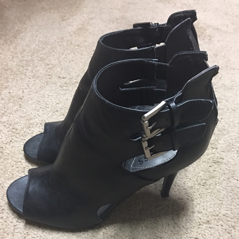 ✨GUESS Black Heels