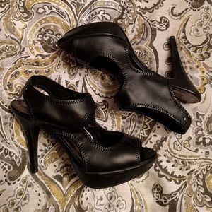 Simply Vera black slingbacks