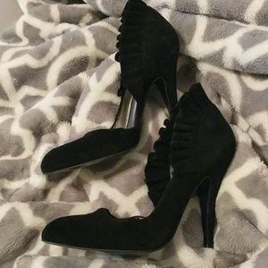 Carlos by Carlos Santana Black Ruffle Heels sz 6