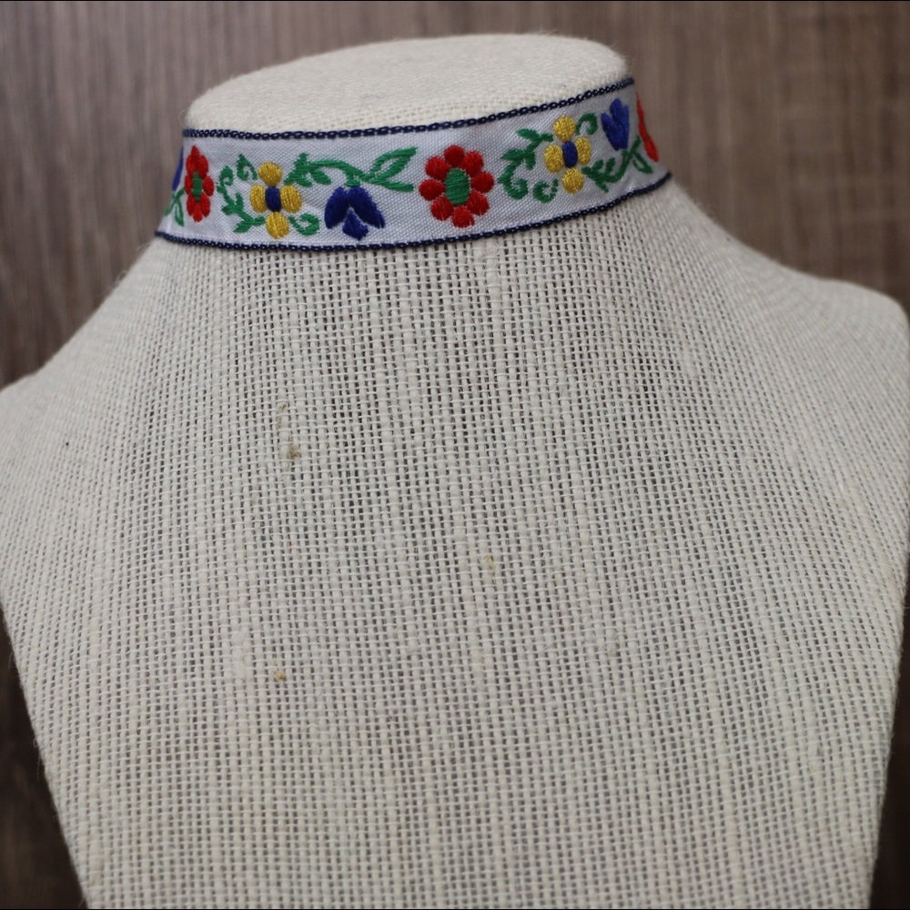 Choker - Picture 2 of 2