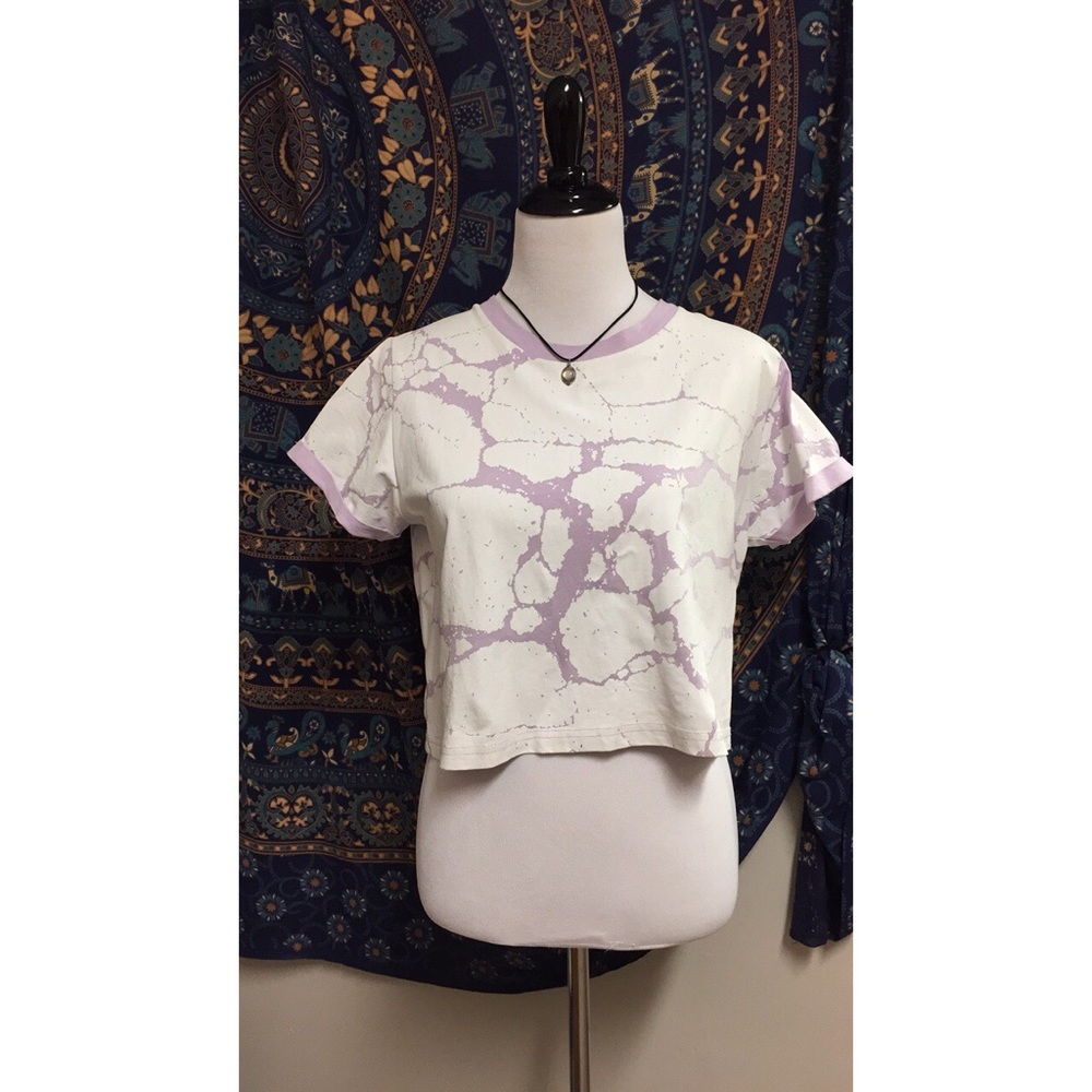Really cute crackle party crop top!