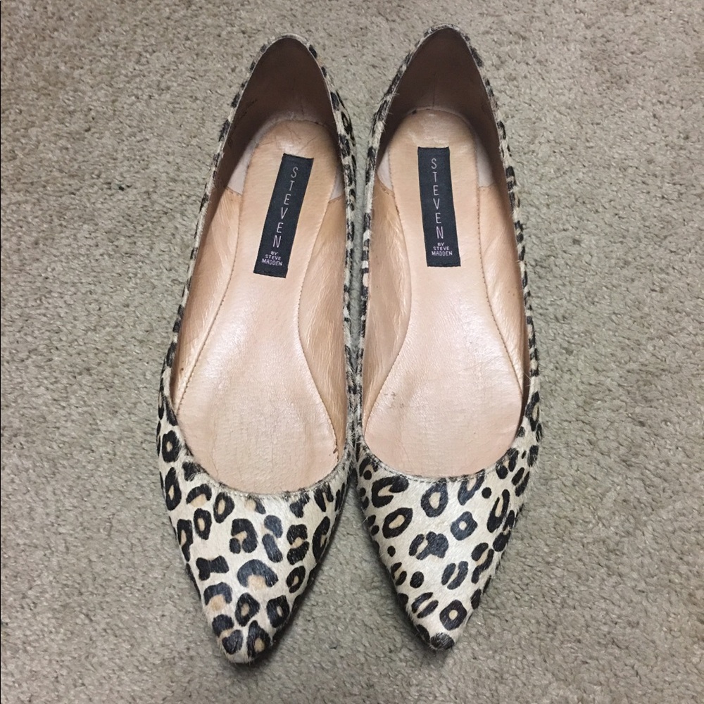 ✨Classy Steve Madden flats.