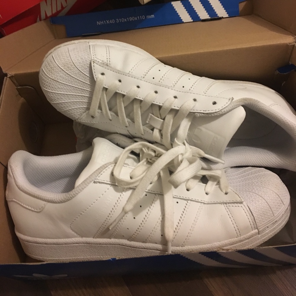 SOLD ‼️ Adidas Superstar