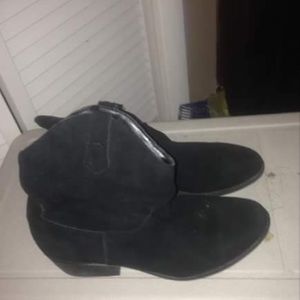 Women's size 10 short black cowboy boots.  V