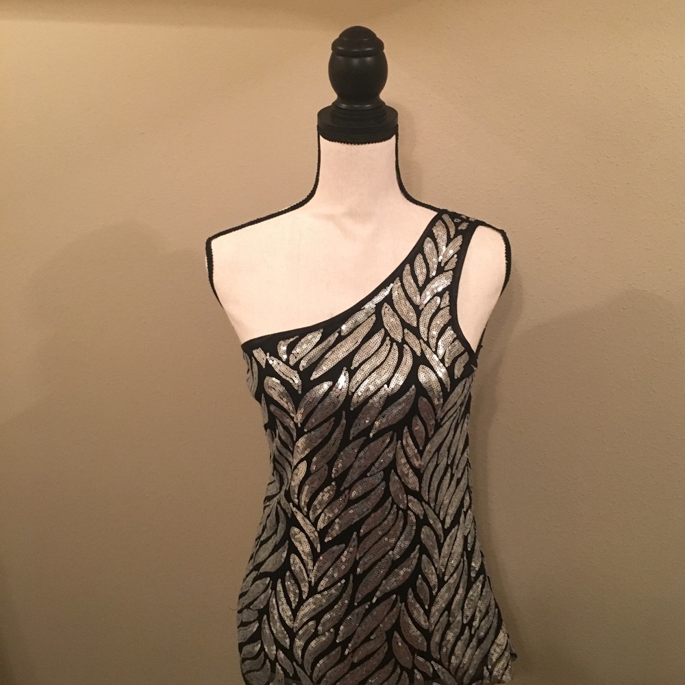 Black and silver blouse by lipstick
